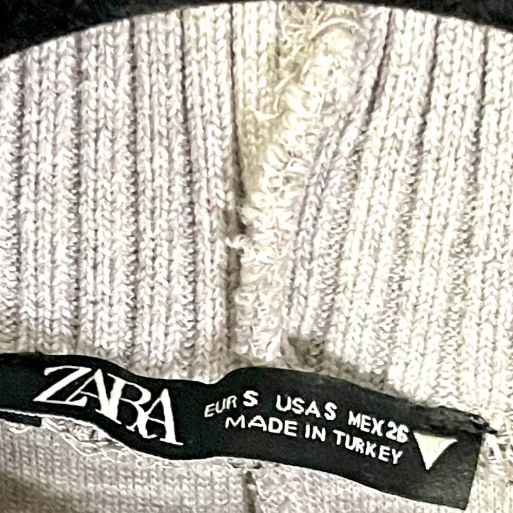 Women’s Zara Small gray sweater - Picture 4 of 4